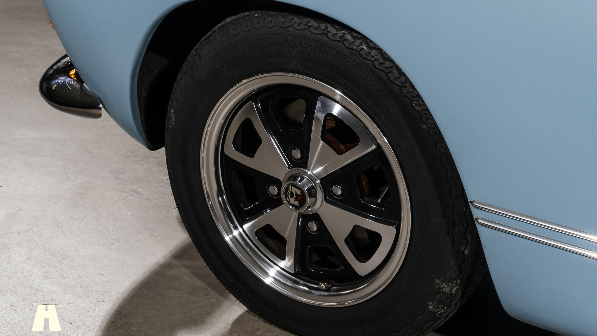 Exterior image of 1969 Volkswagen Karmann Ghia (10)