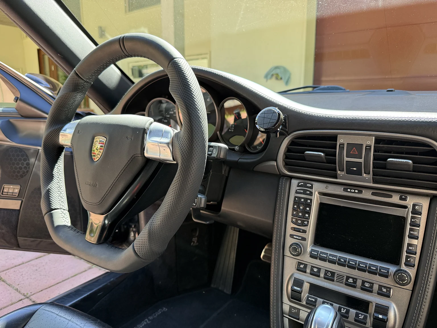 Innenraumfoto von 2008 Porsche 911 Carrera 4 (66)
