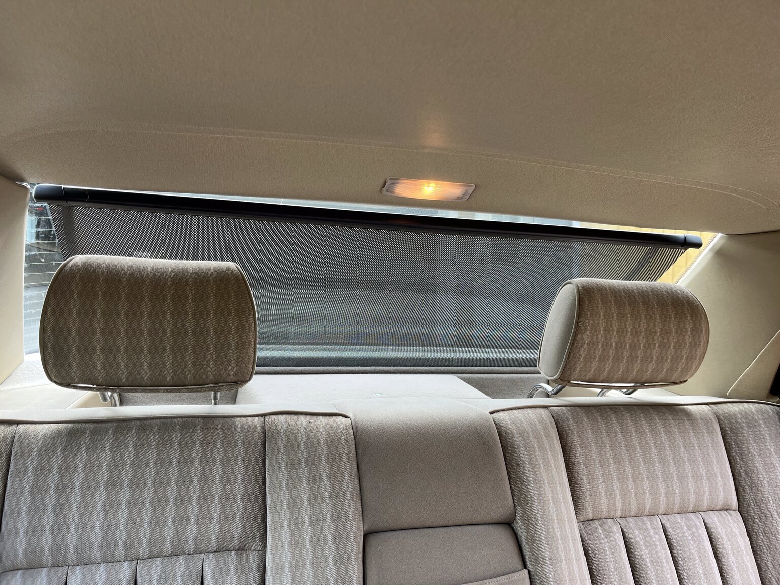 Innenraumfoto von 1990 Mercedes-Benz 230 E