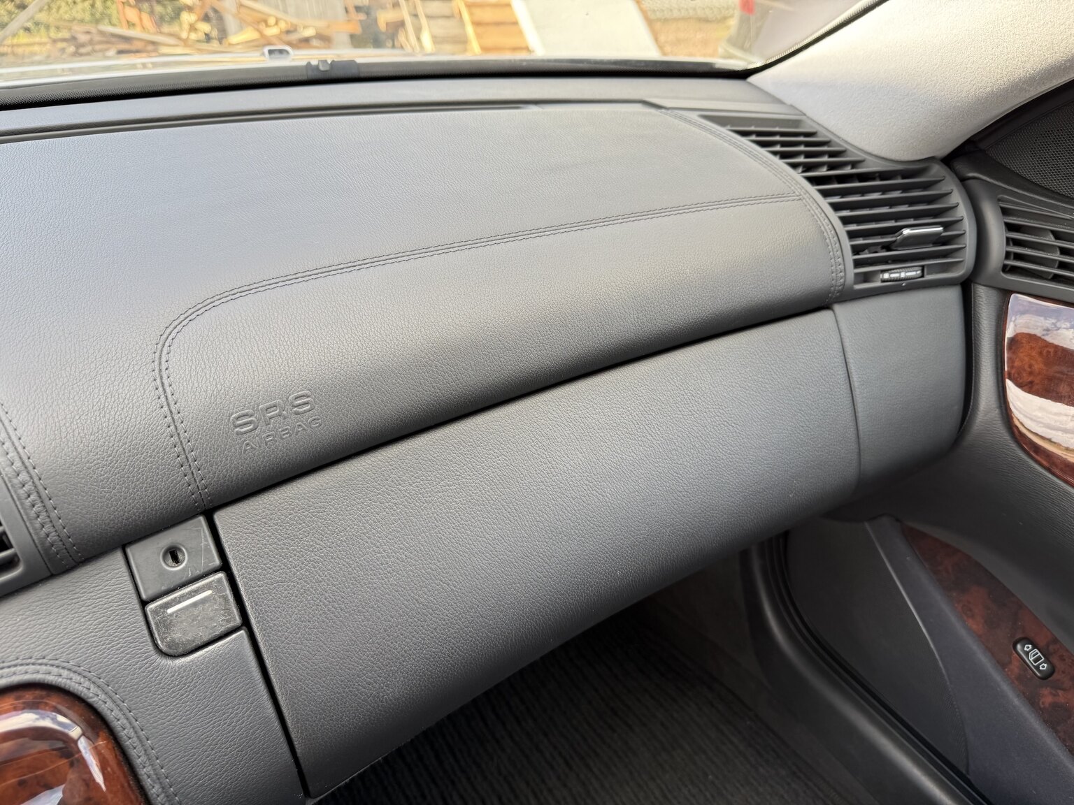 Interior image of 2000 Mercedes-Benz CL 500
