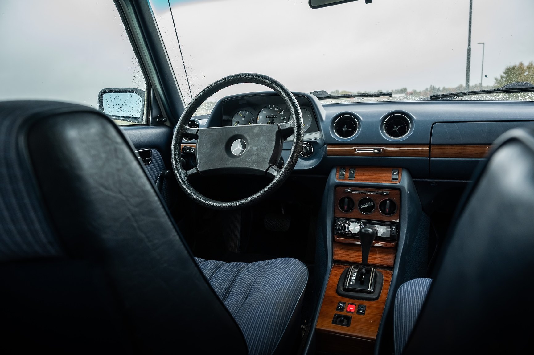 Innenraumfoto von 1985 Mercedes-Benz 200 Automatic