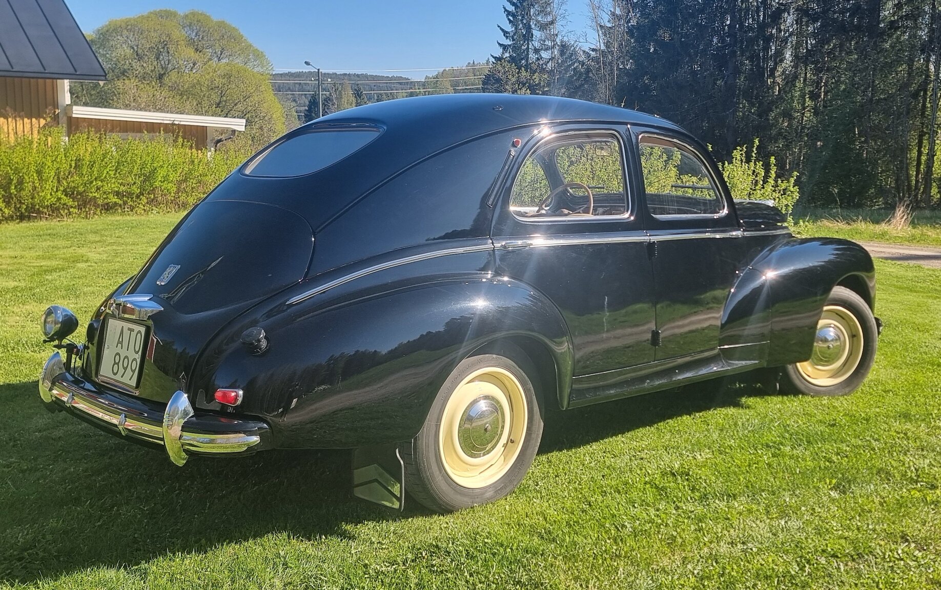 Exterior image of 1951 Peugeot 203 De Luxe