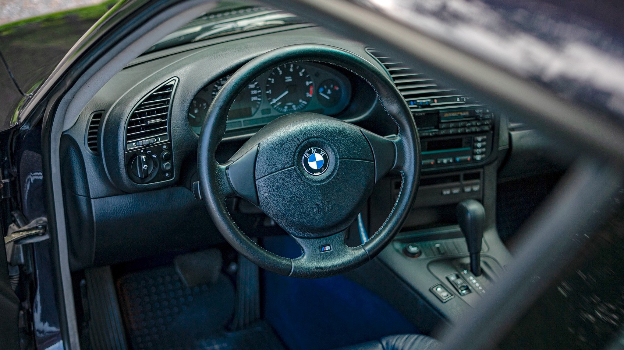 Interior image of 1997 BMW 328i Coupé Automatisk