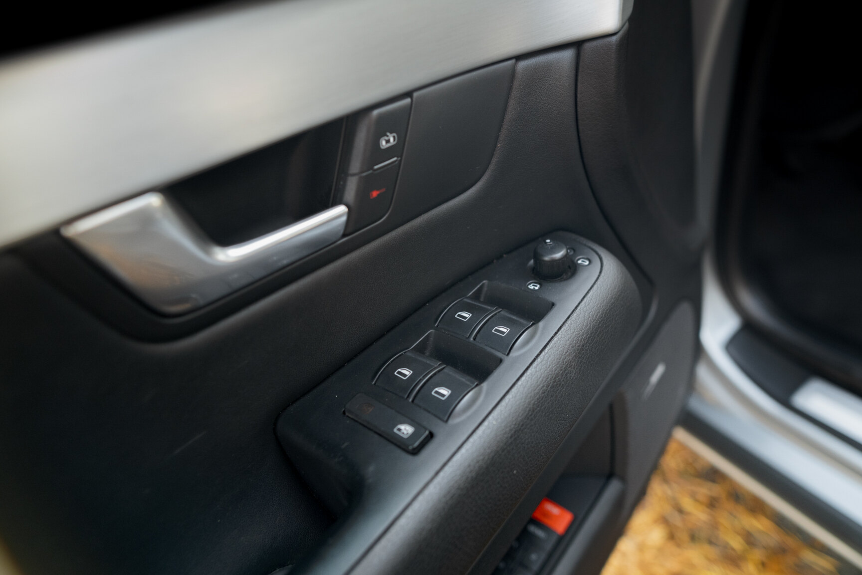 Interior image of 2005 Audi S4 Avant (34)