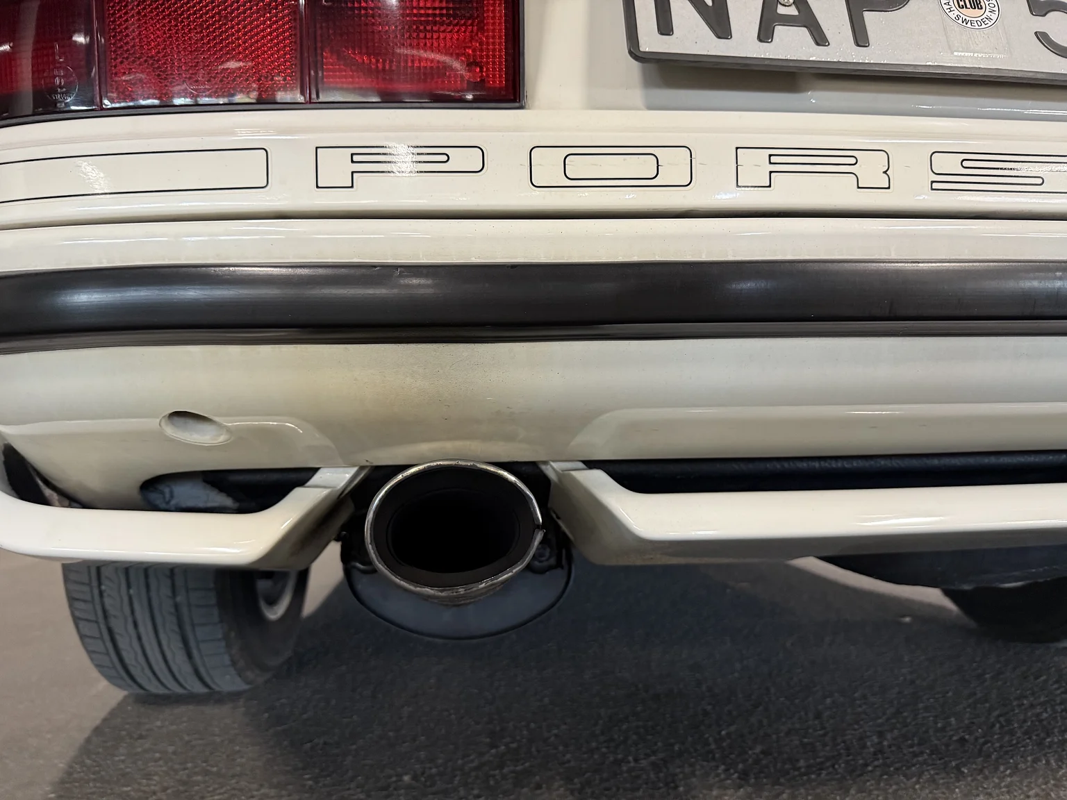 Exterior image of 1984 PORSCHE 944 Targa (71)