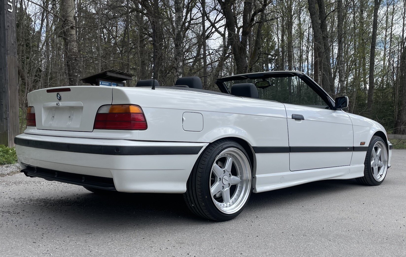 Exterior image of 1995 BMW 328 iA Convertible