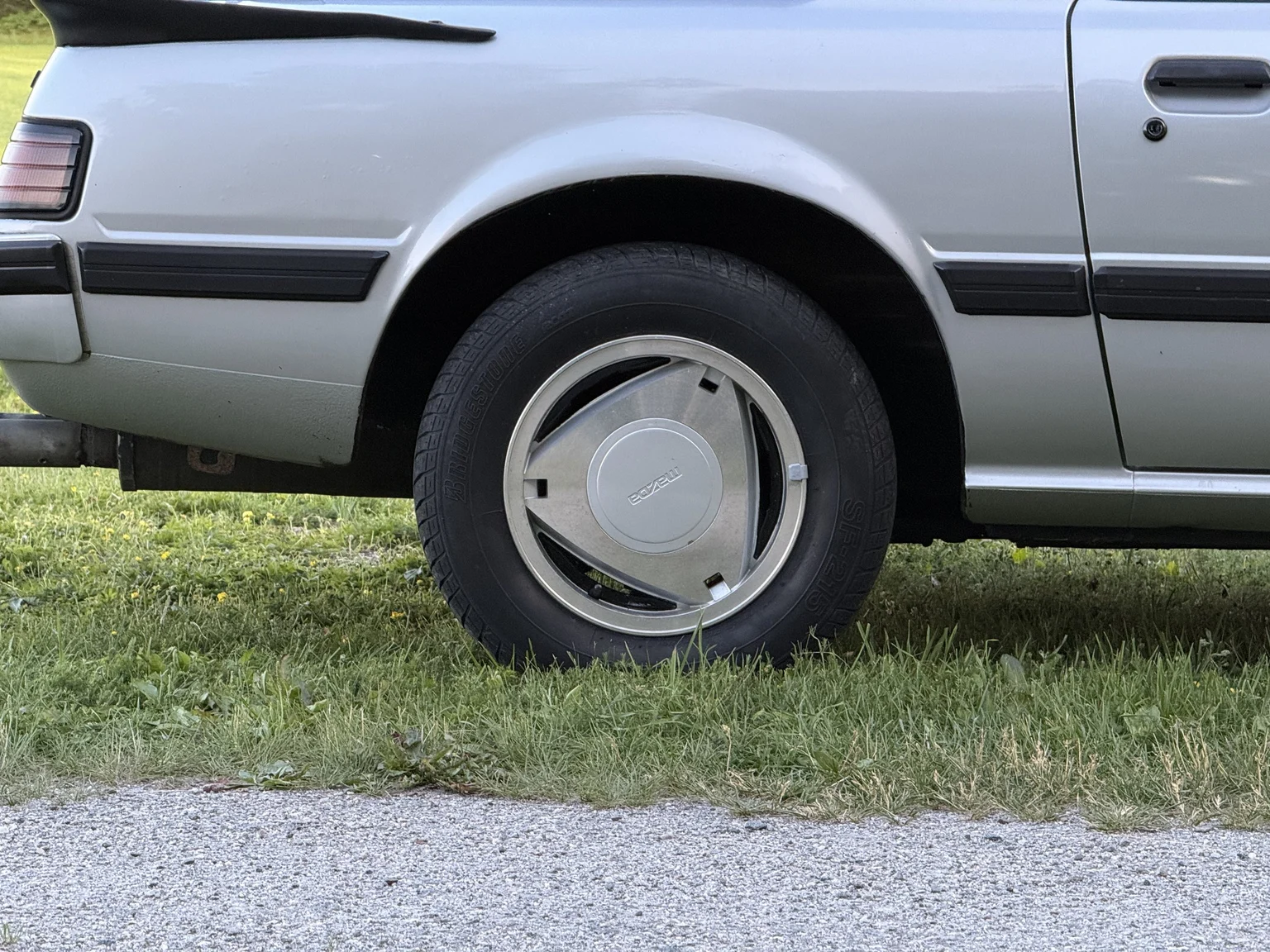 Exteriörbild på 1983 Mazda RX-7 (15)