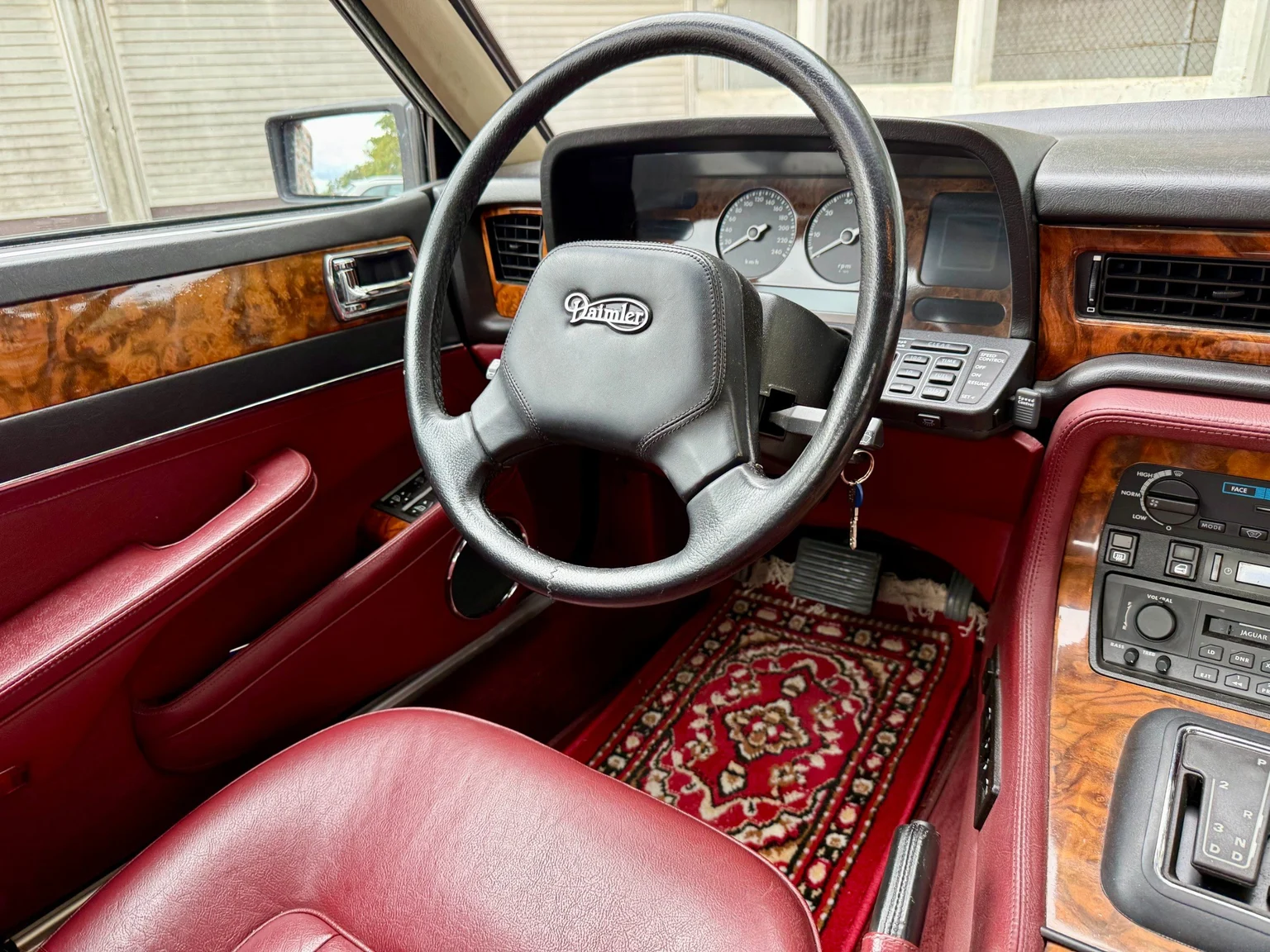 Interior image of 1988 Daimler Six (42)