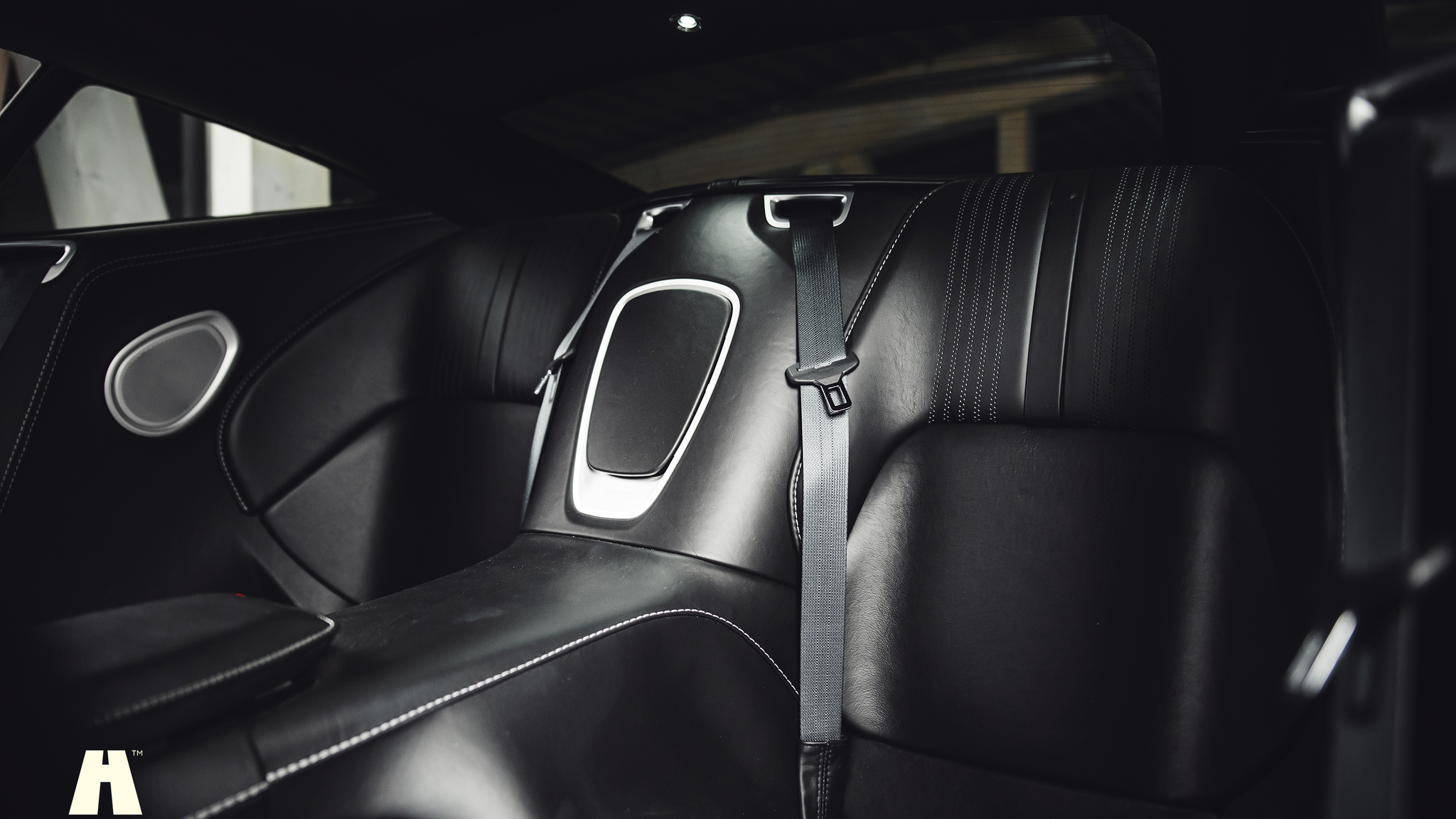 Interiörbild 2019 Aston Martin DB11 AMR (47)