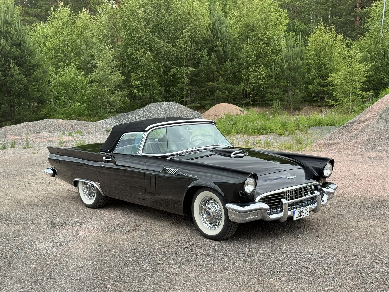 Exterior image of 1957 Ford Thunderbird (6)