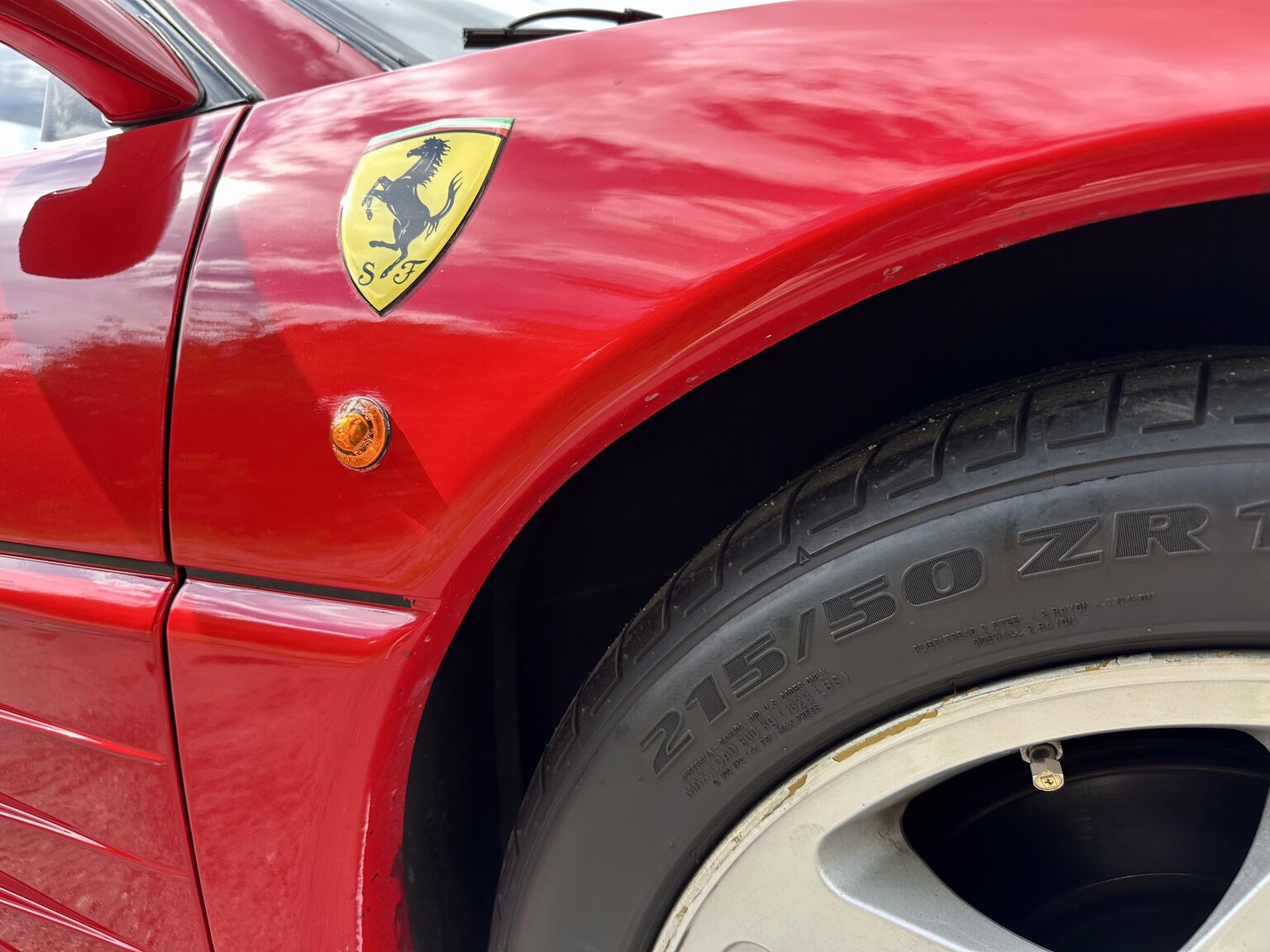 Exteriörbild på 1990 Ferrari 348 (51)