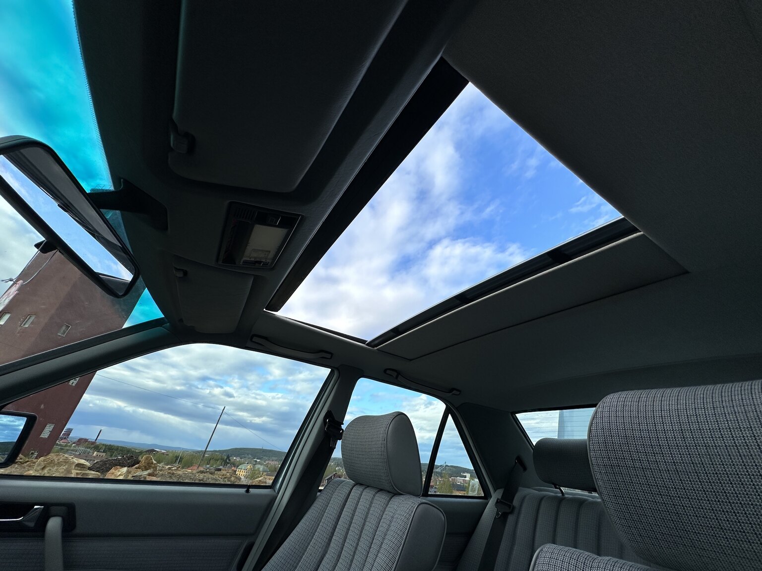 Interior image of 1988 Mercedes-Benz 190 E