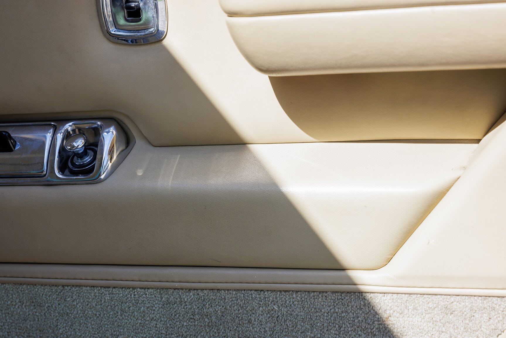 Innenraumfoto von 1991 Rolls Royce Silver Spur LWB