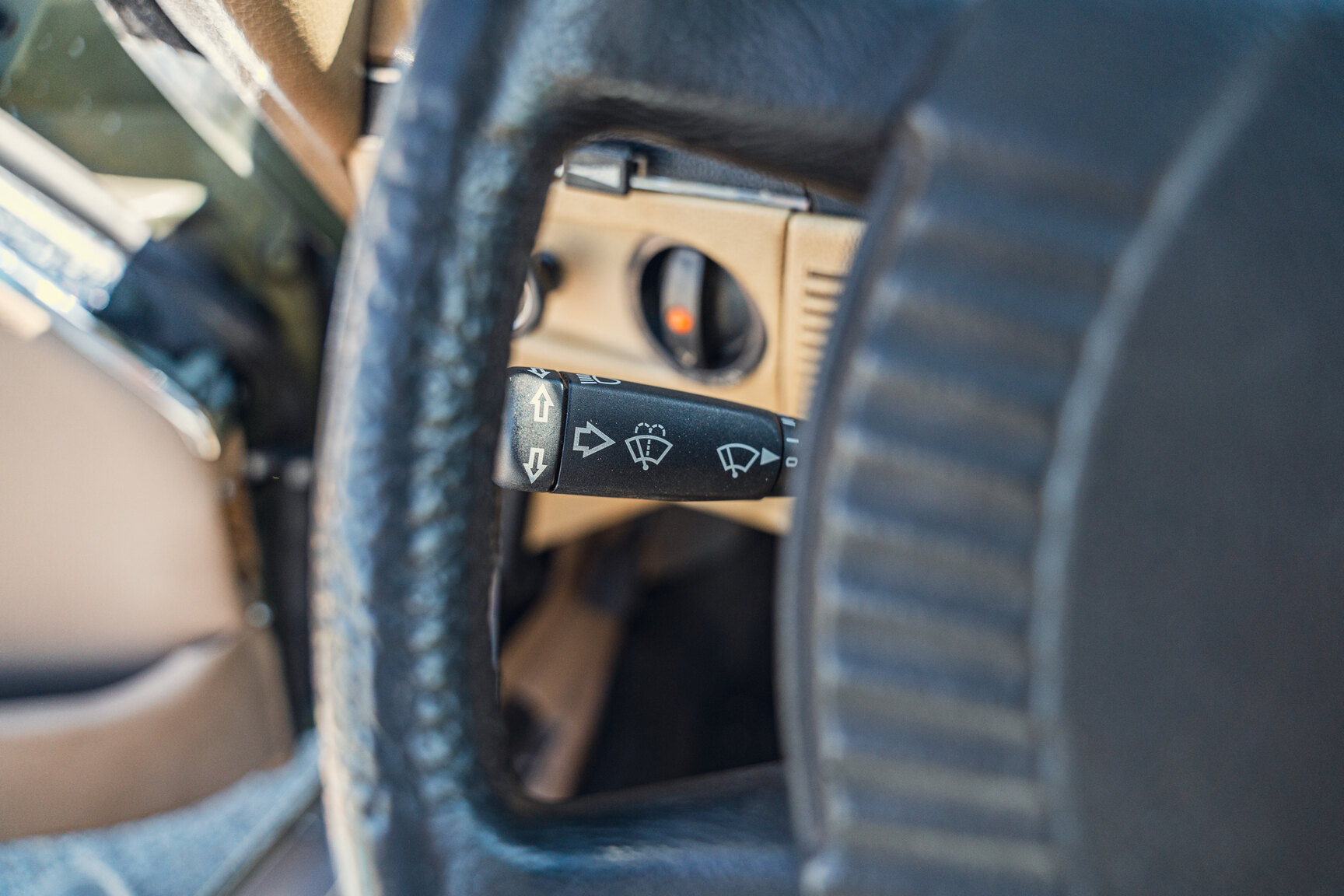 Interior image of 1976 Mercedes-Benz 450 SLC (26)