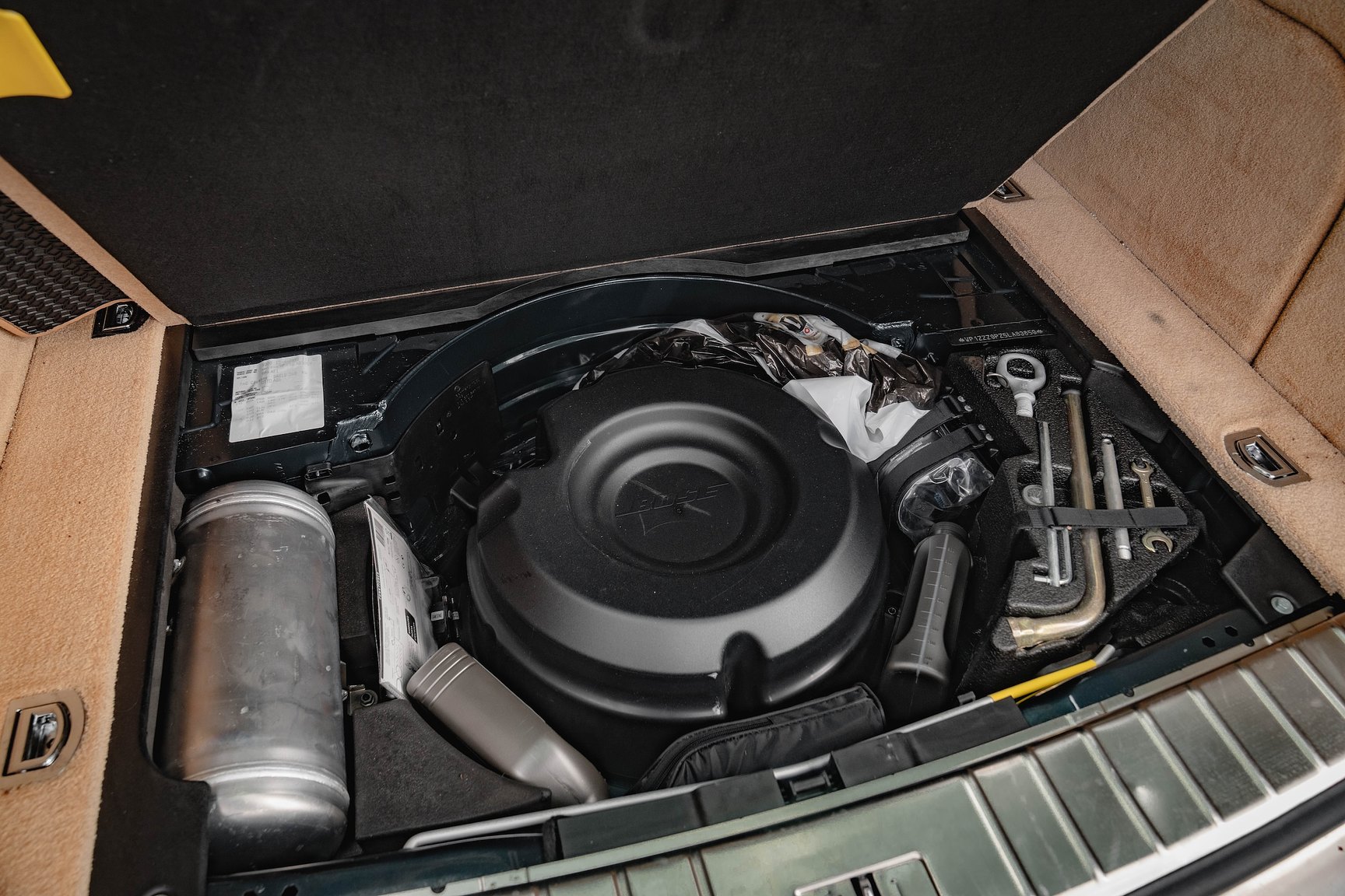 Interior image of 2005 Porsche Cayenne Turbo WLS