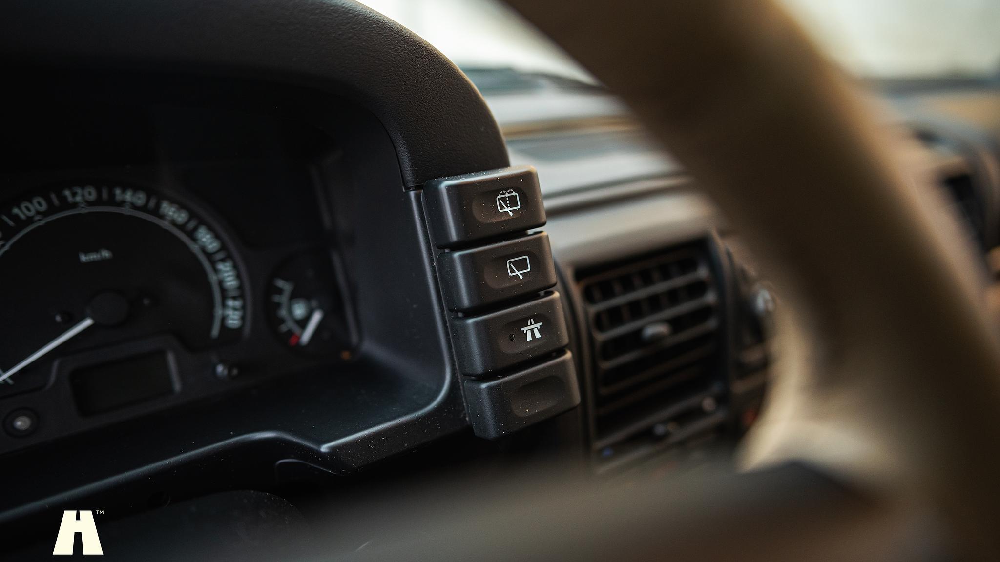 Interior image of 2003 Land Rover Discovery II, 2003