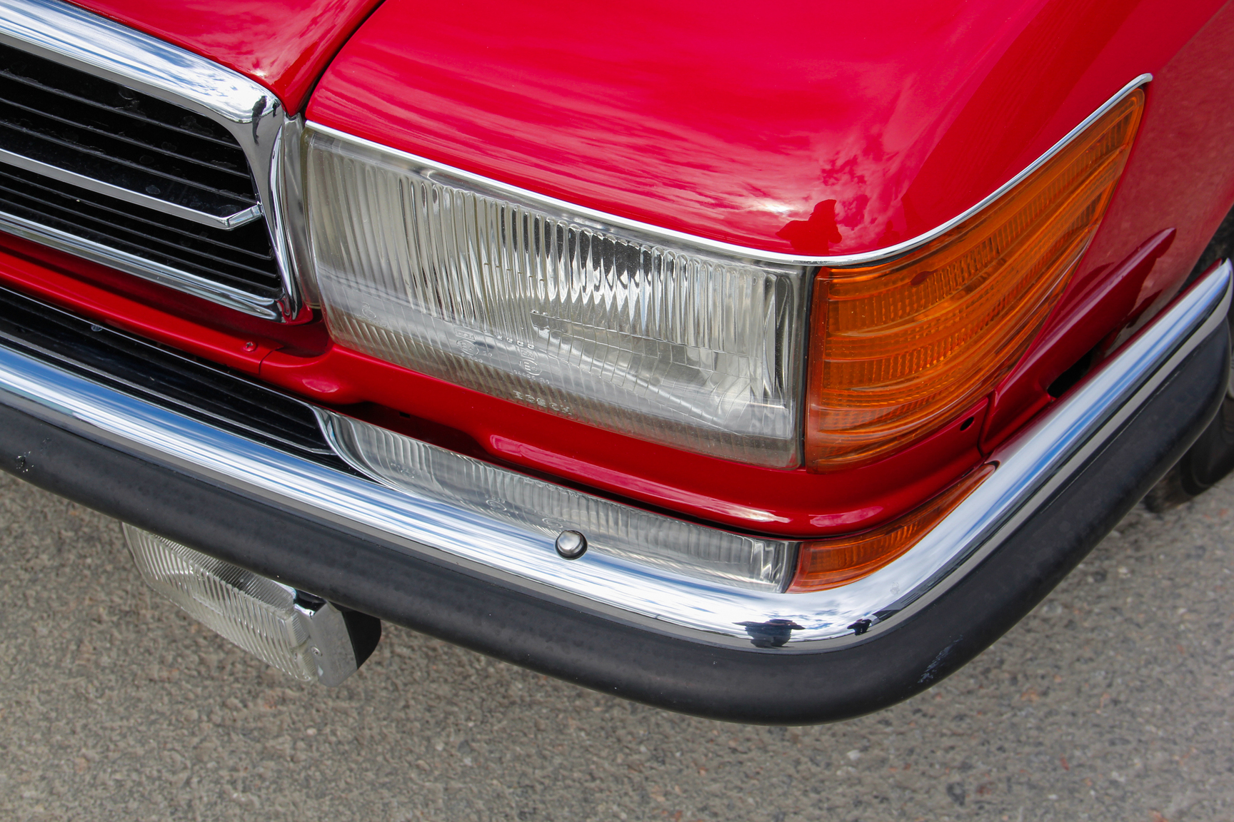 Exteriörbild på 1975 Mercedes-Benz 280 SL