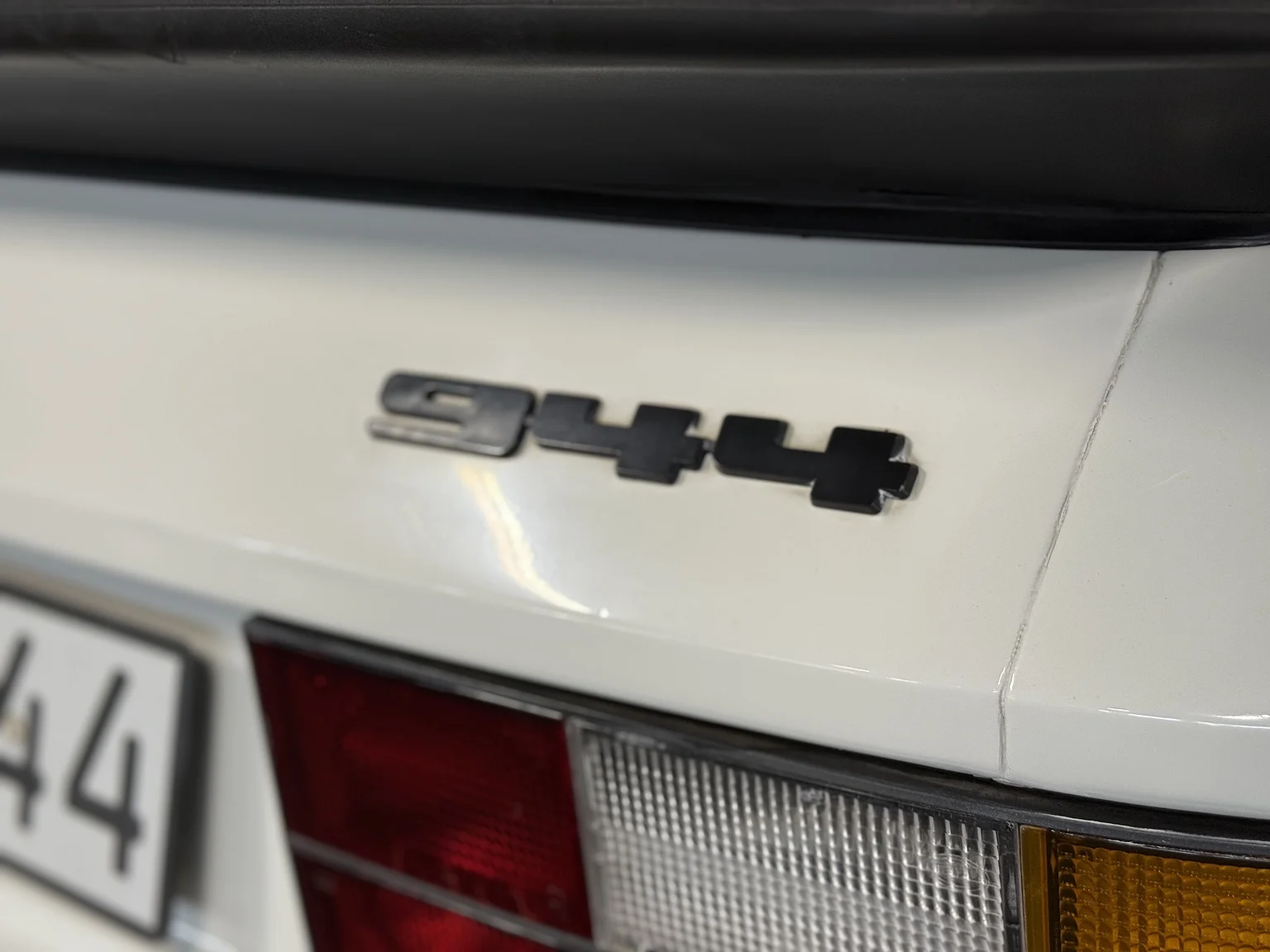 Exterior image of 1984 PORSCHE 944 Targa (61)