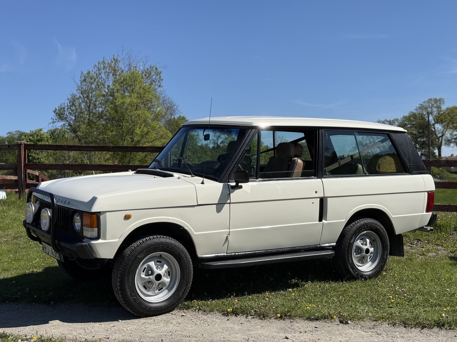 Exterior image of 1985 Land Rover Range Rover 3.5 V8