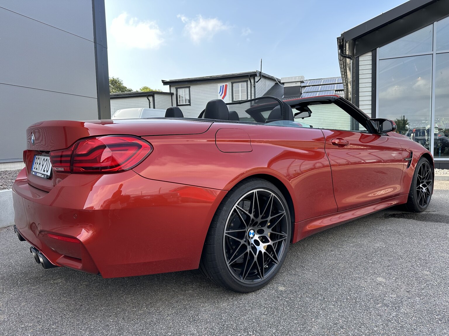 Exteriörbild på 2018 BMW M4 Competition Convertible F83 Manual
