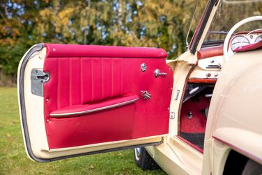 Interior image of 1958 Mercedes-Benz 190SL