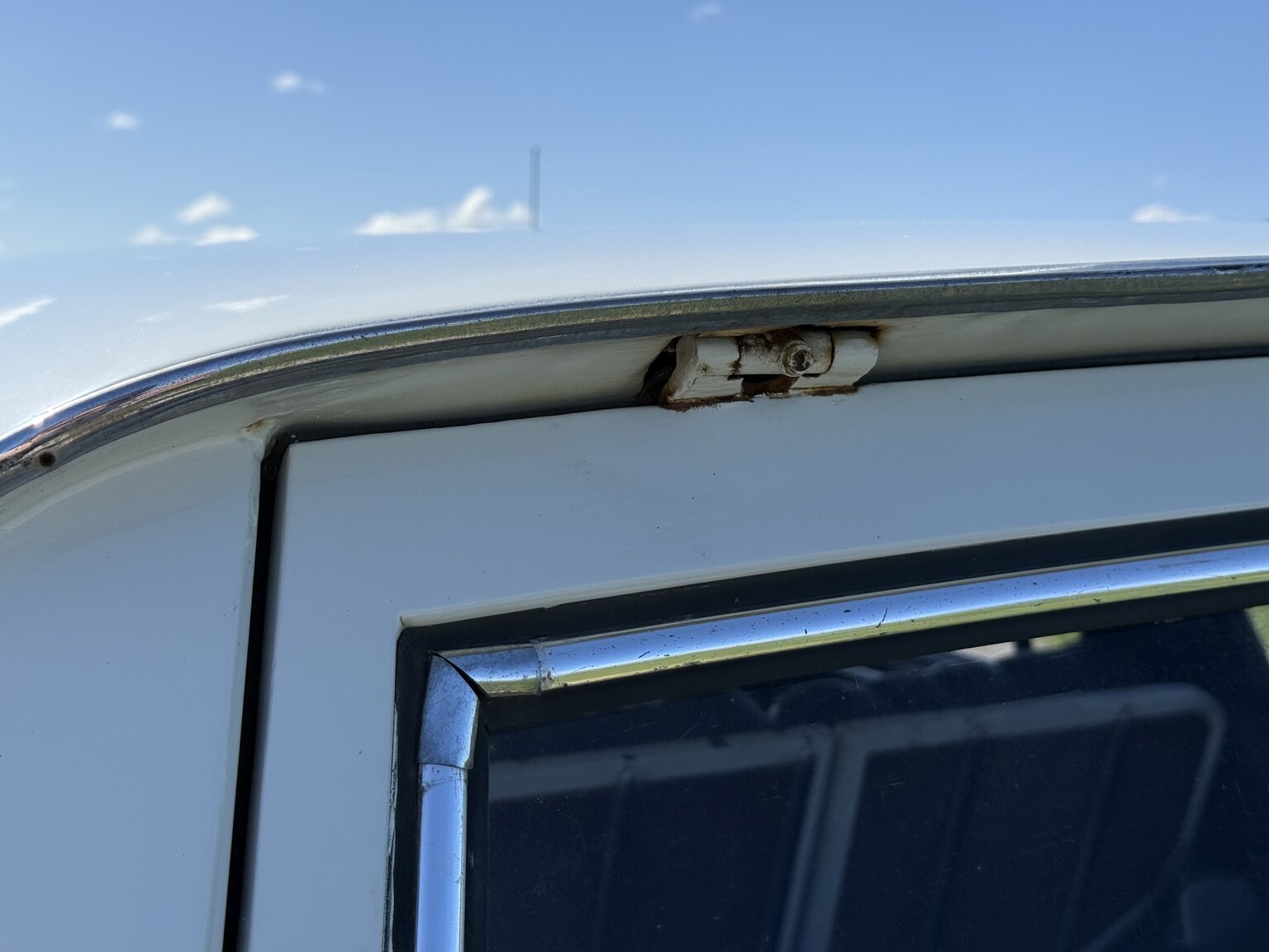 Exterior image of 1967 Mercedes-Benz 230 Safari
