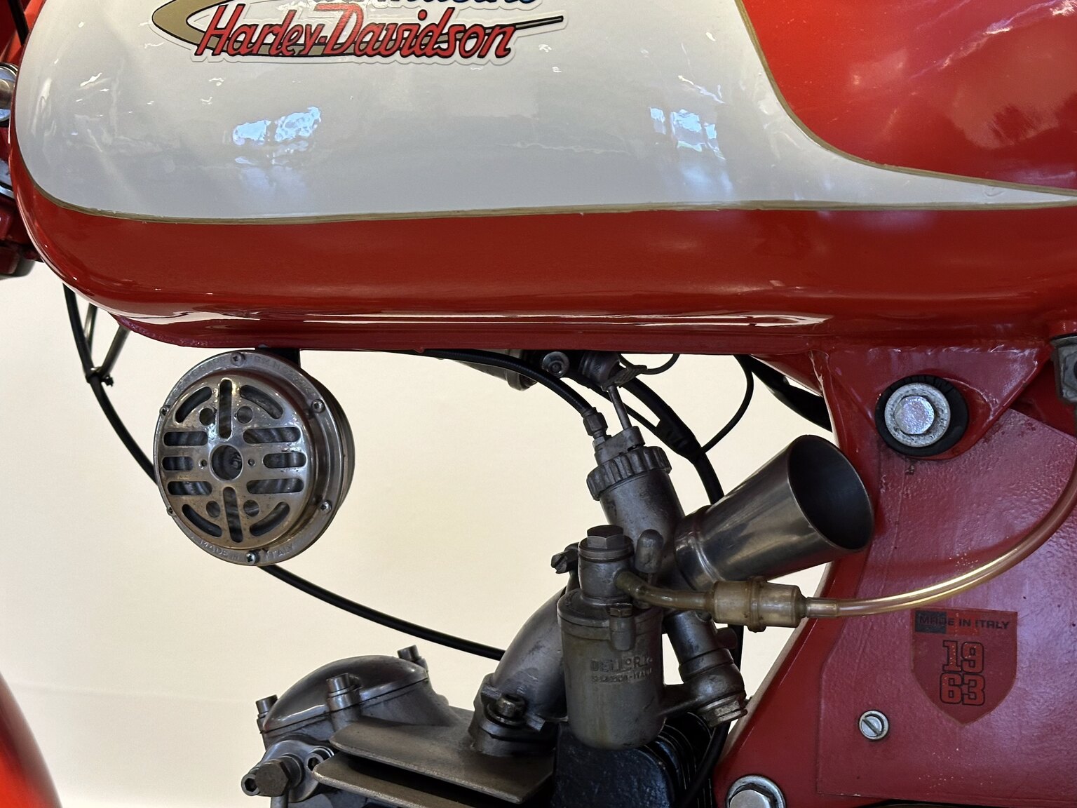 Image of 1963 Aermacchi Harley-Davidson Ala Rossa mechanics