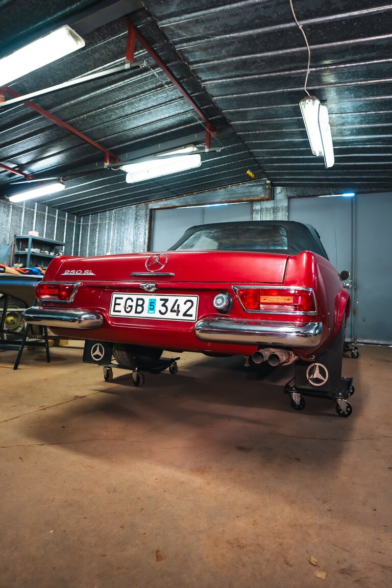 Exteriörbild på 1966 Mercedes-Benz 230 SL 