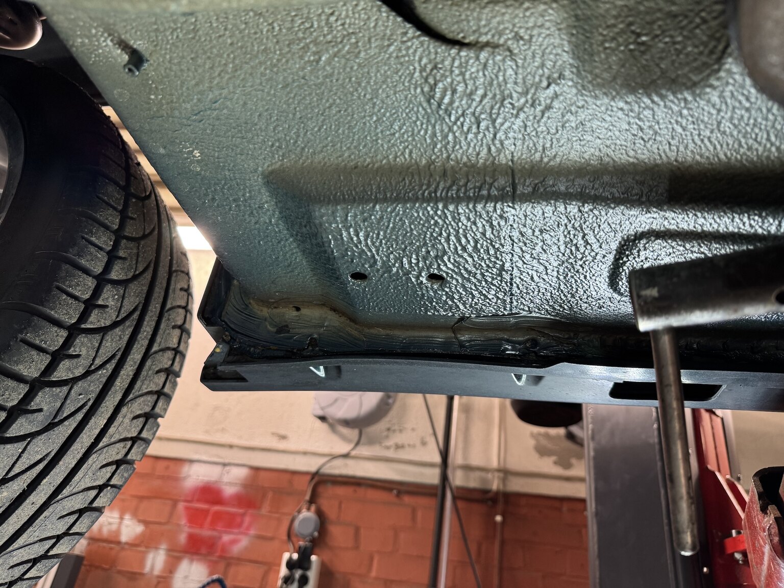 Image of 1996 BMW 520i Touring mechanics