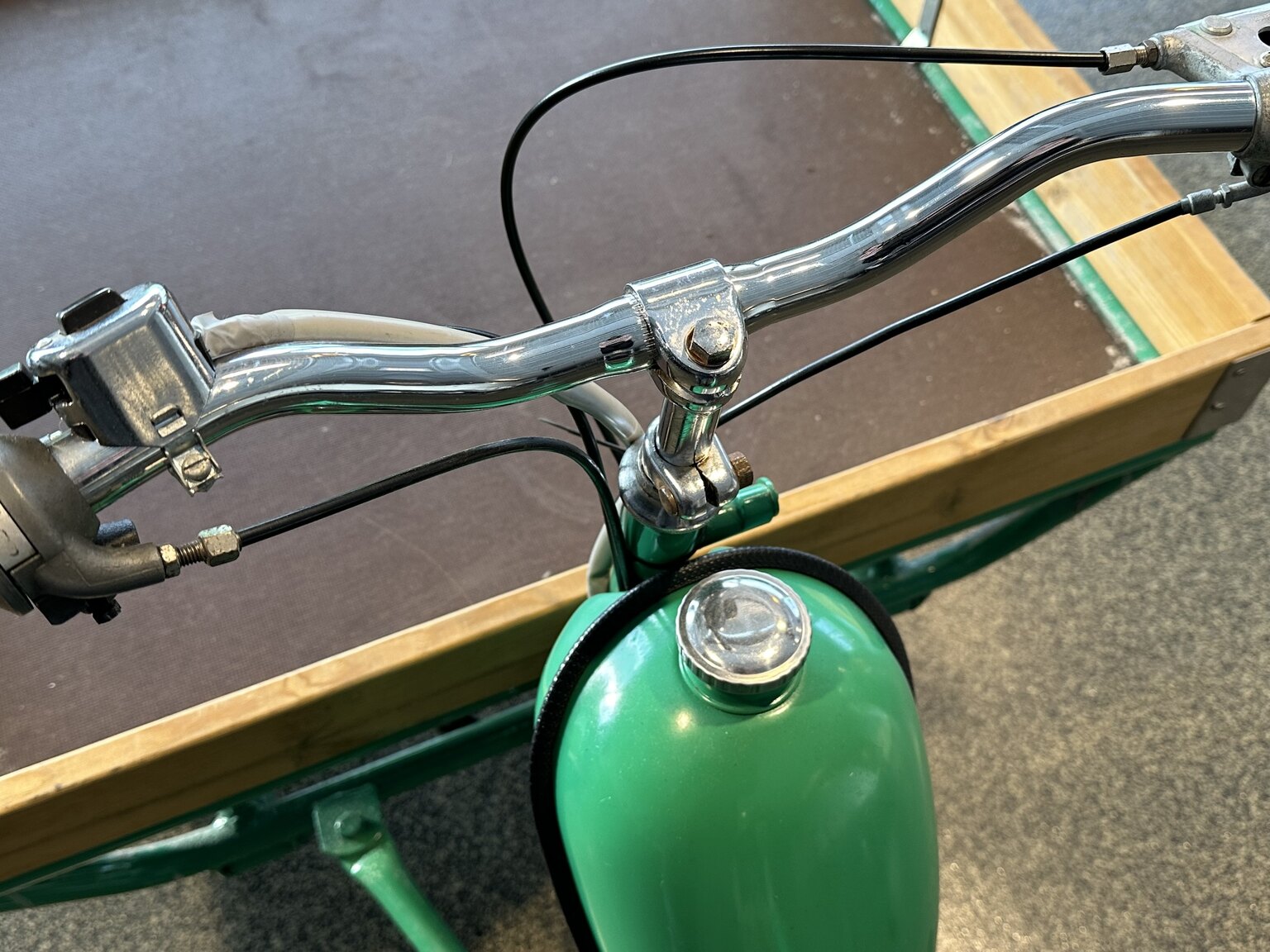 Exterior image of 1970 Cresent 1189 flakmoped