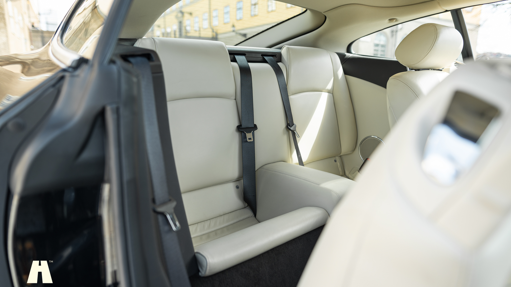 Interior image of 2008 Jaguar XKR (16)