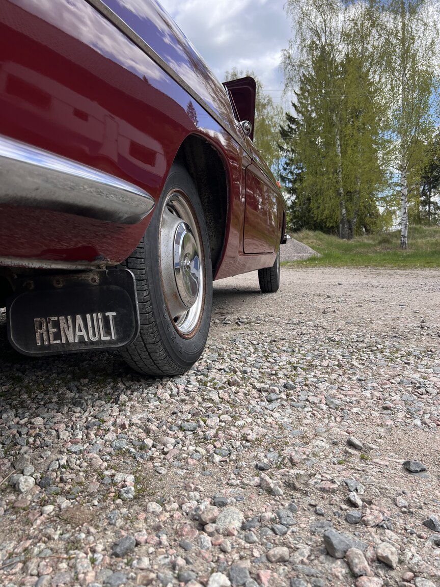 Exterior image of 1967 Renault Caravelle Coupé