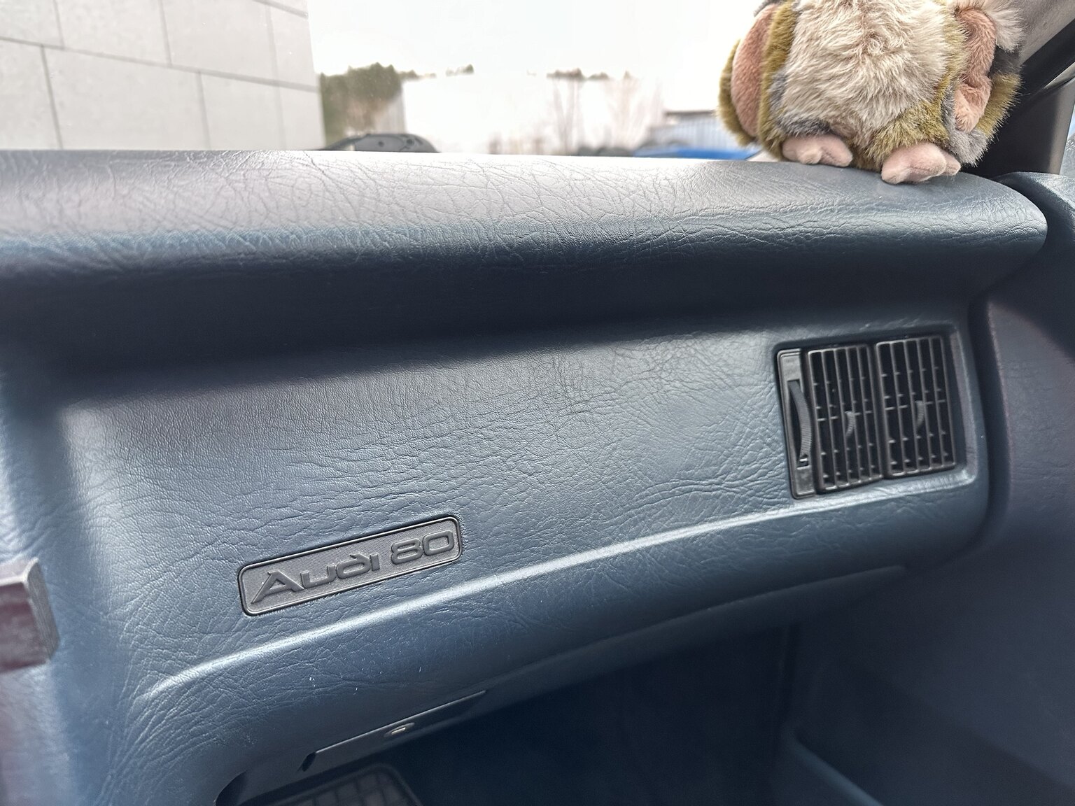 Interior image of 1988 Audi 80 (13)