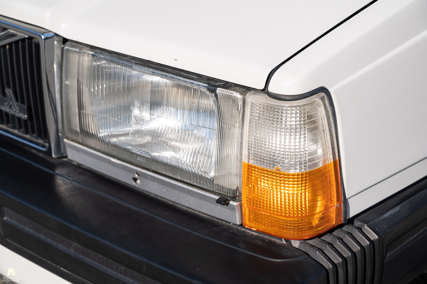 Exterior image of 1988 Volvo 740 GL (20)