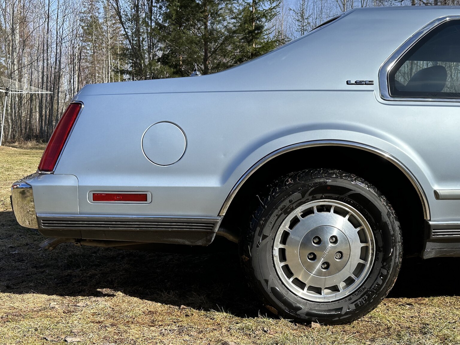 Exteriörbild på 1987 Lincoln Mark VII LSC