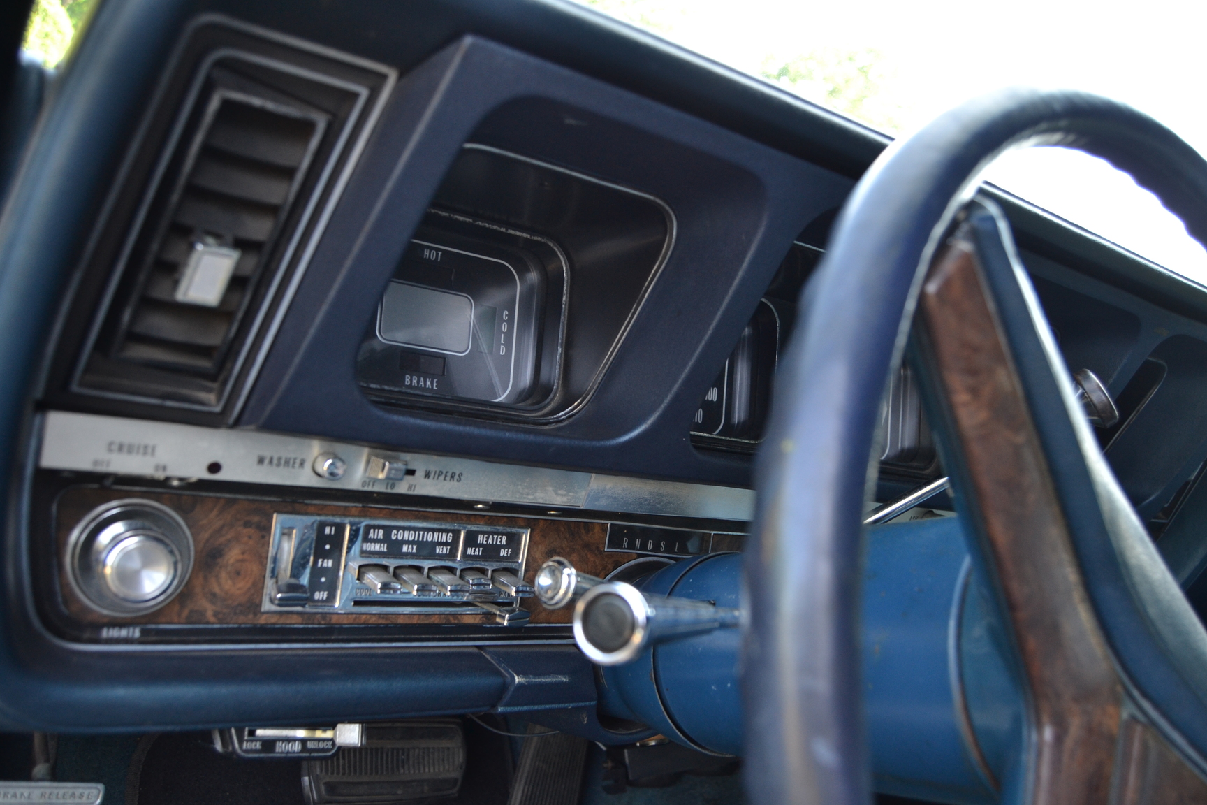 Innenraumfoto von 1970 Oldsmobile Ninety eight Convertible (14)