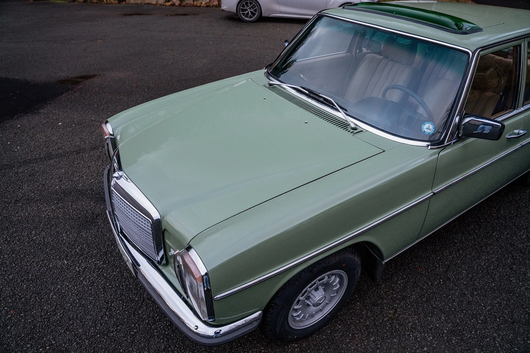 Exterior image of 1975 Mercedes-Benz 240 D 3.0 (9)