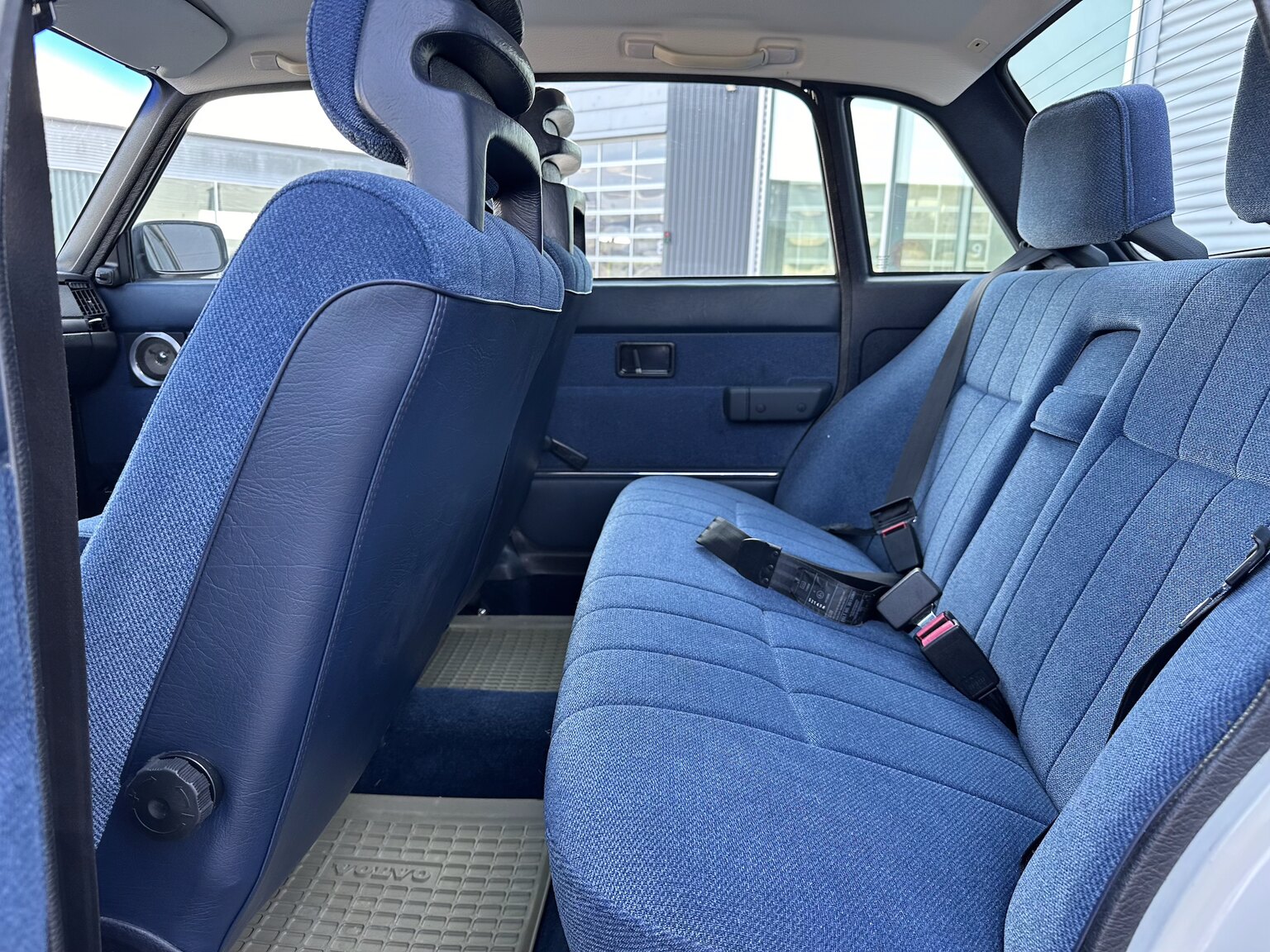 Innenraumfoto von 1991 Volvo 240 GLT