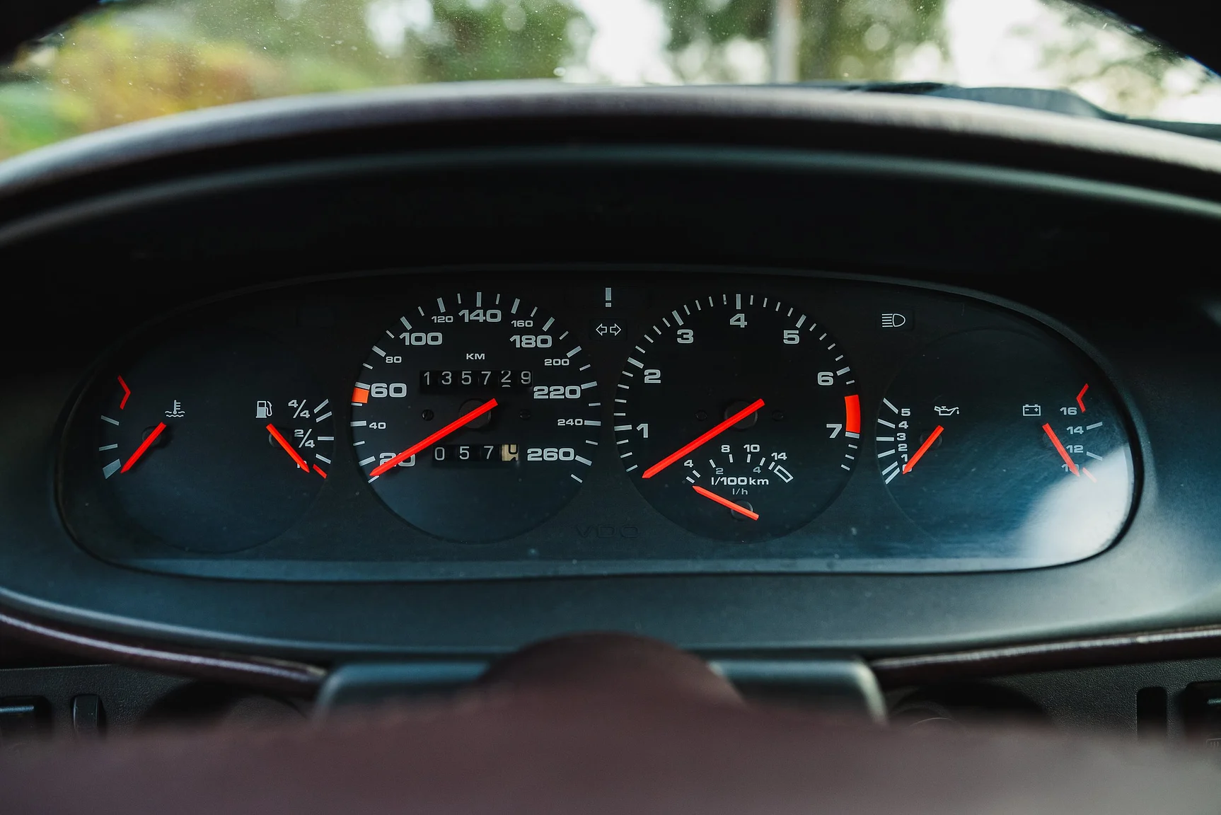 Interior image of 1986 Porsche 944R (36)