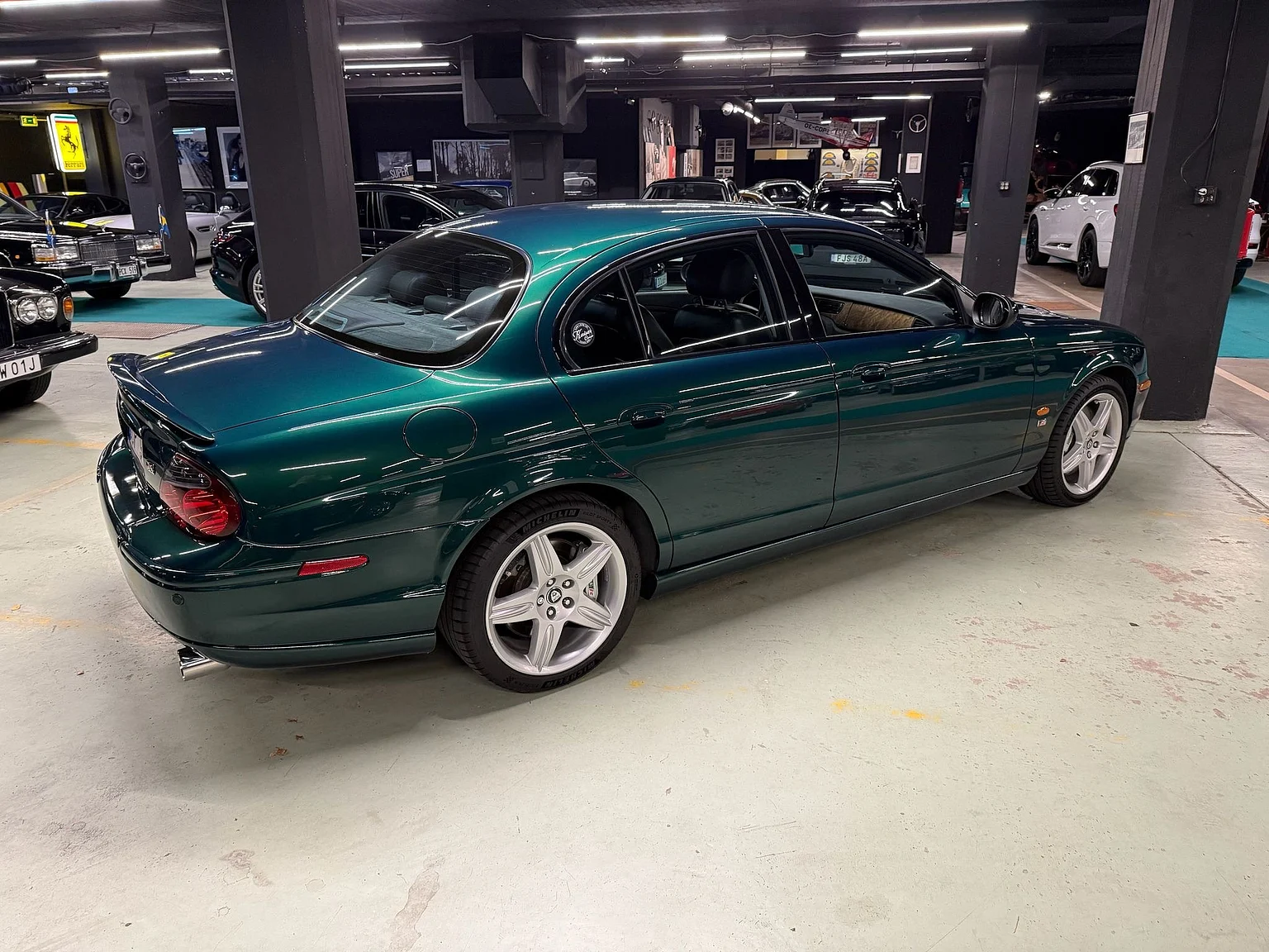 Exteriörbild på 2003 Jaguar S-type R (6)