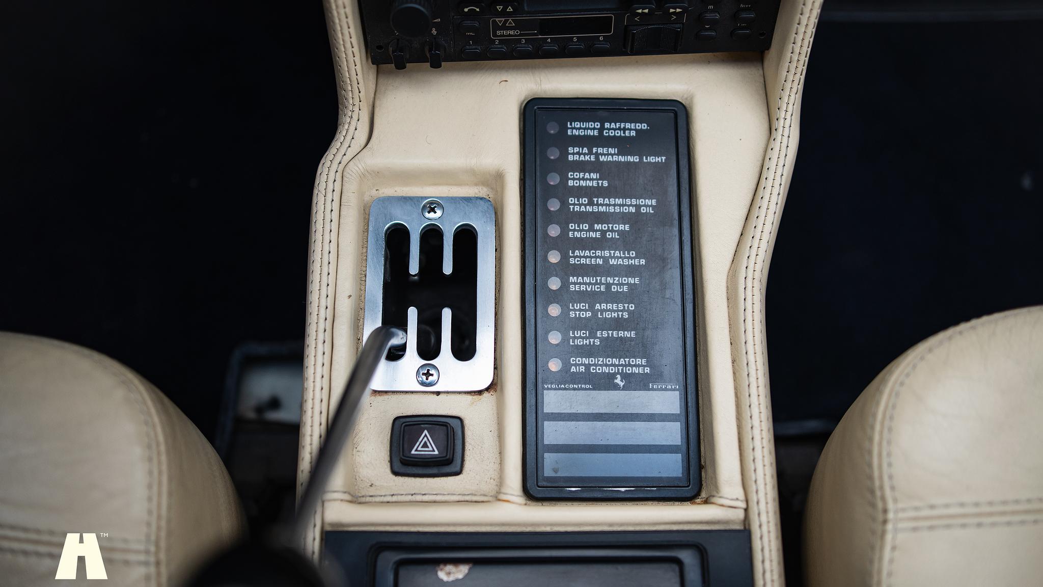 Interior image of 1985 Ferrari Mondial Quattrovalvole Design by Pininfarina (17)