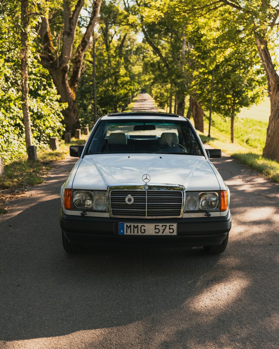 Exteriörbild på 1987 Mercedes-Benz 230E