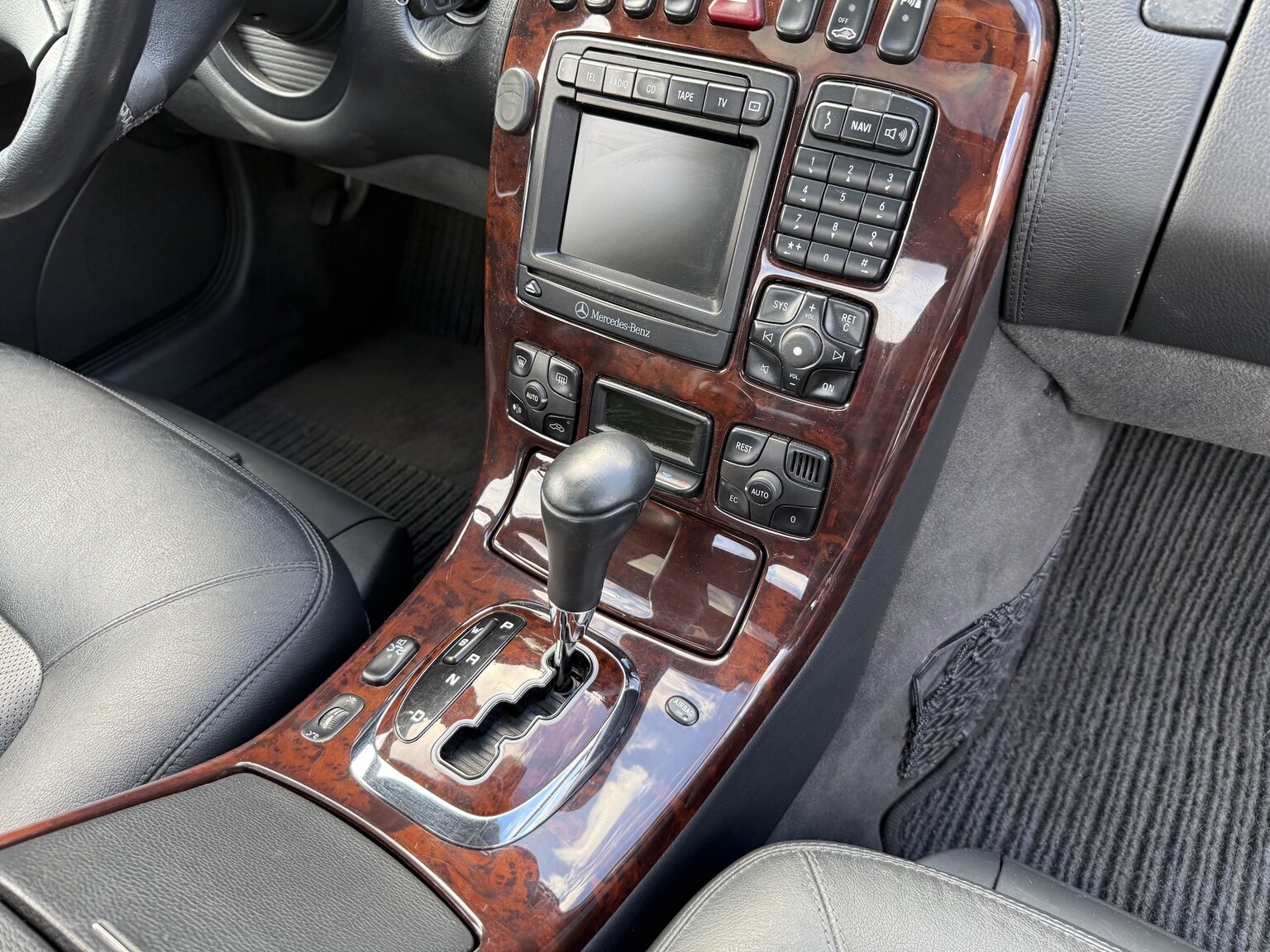 Interior image of 2000 Mercedes-Benz CL 500