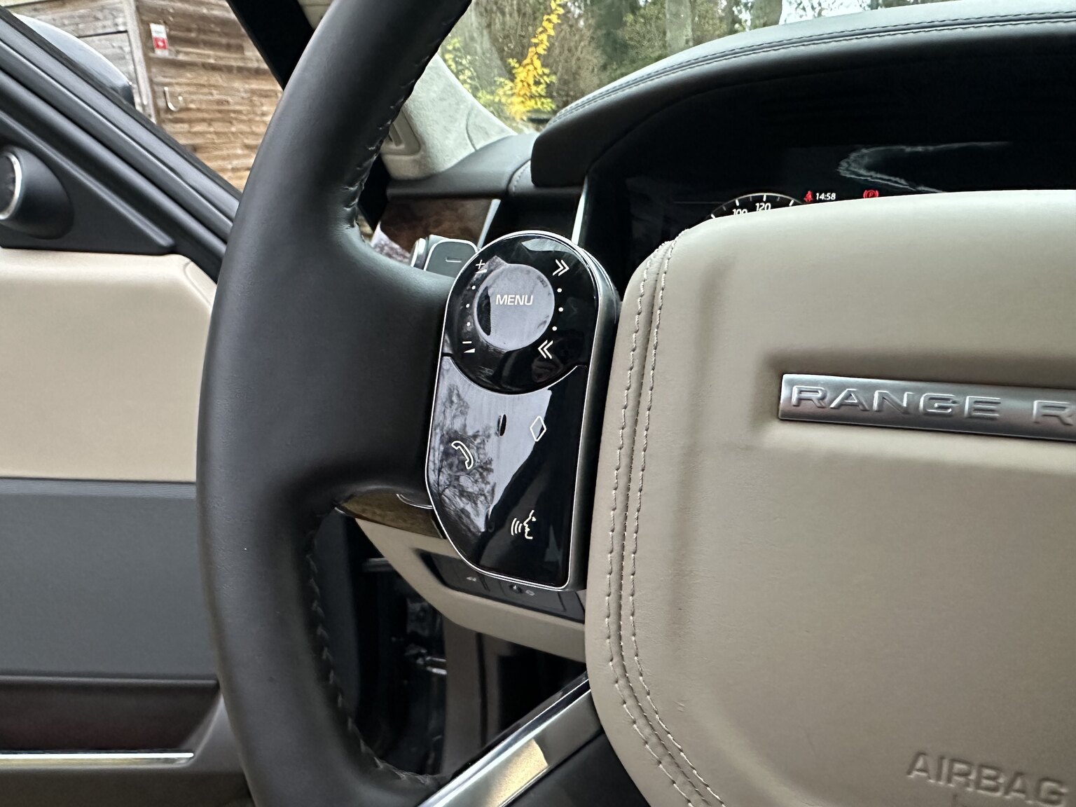Innenraumfoto von 2019 Range Rover Vouge Autobiography SDV8