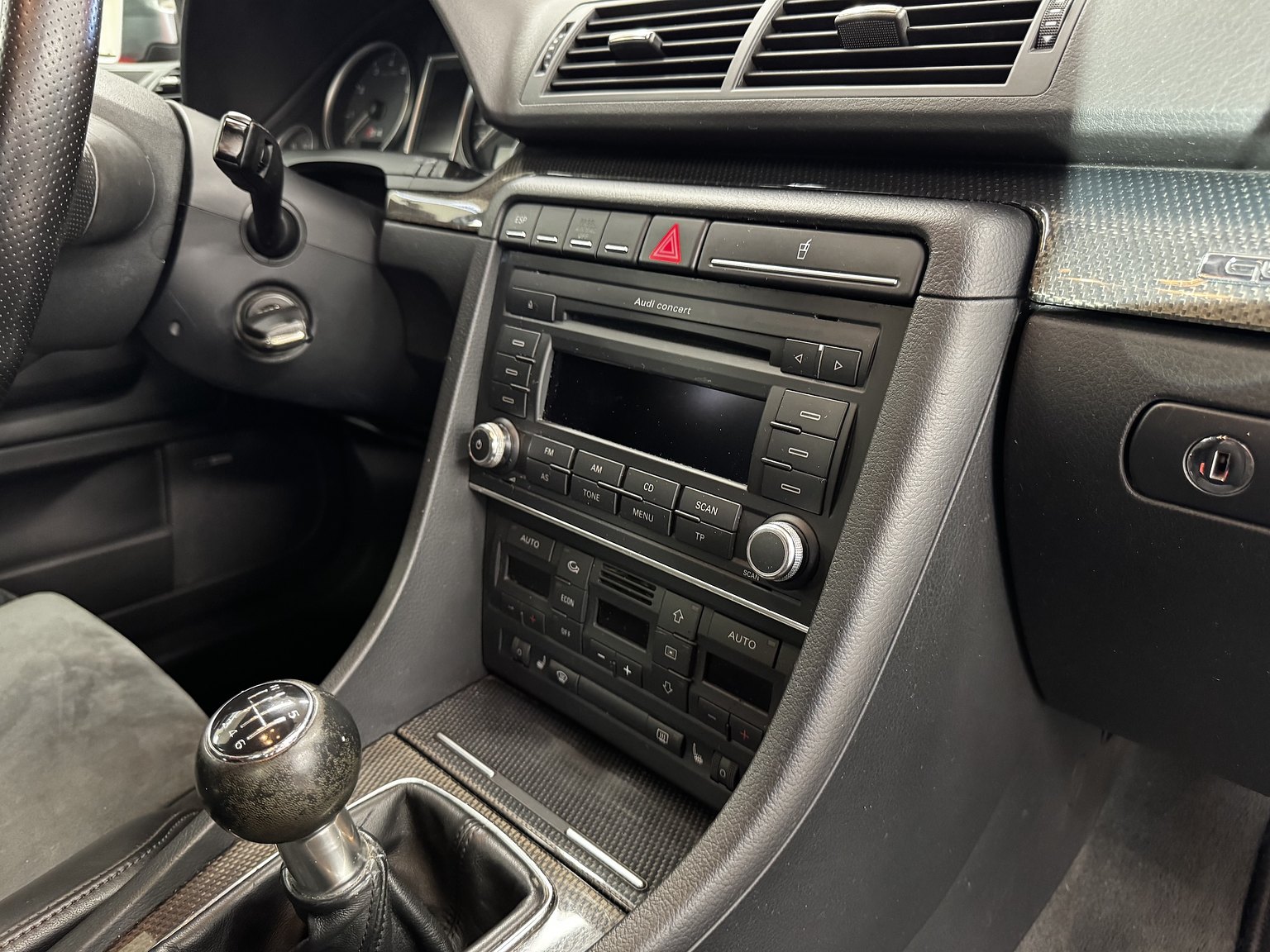 Interior image of 2007 Audi  S4 quattro 4.2 V8 manuell
