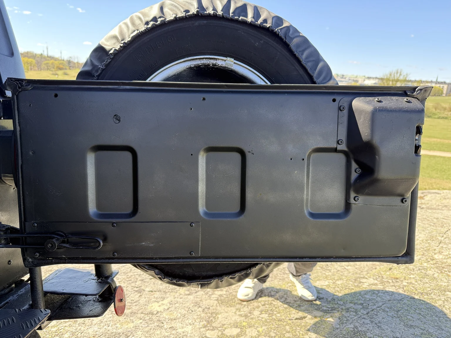 Exterior image of 1990 Jeep Wrangler Islander (127)