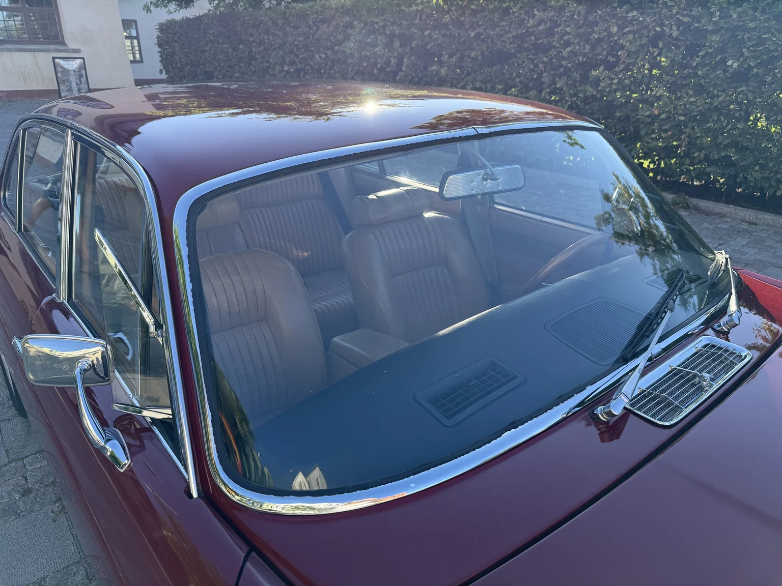 Exterior image of 1970 Jaguar XJ12 Performance (55)