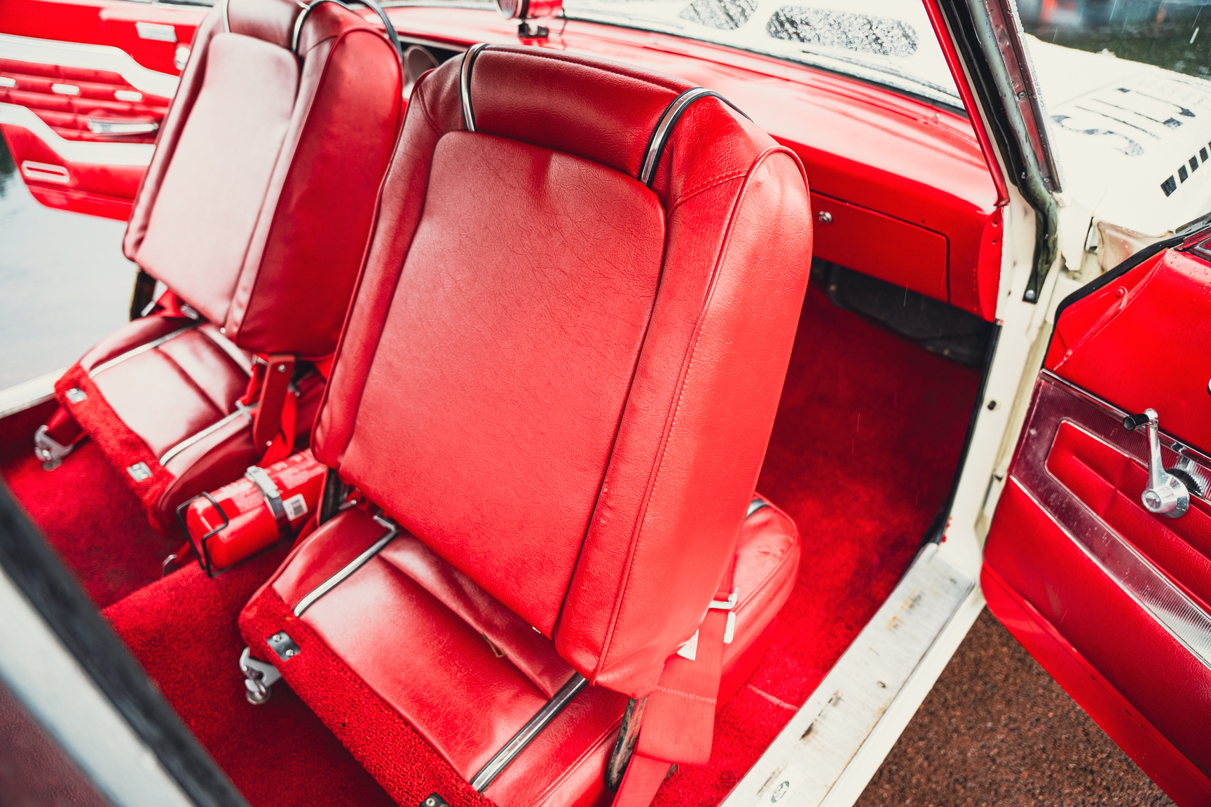 Innenraumfoto von 1964 Ford Fairlane 500 Sport Coupé (46)