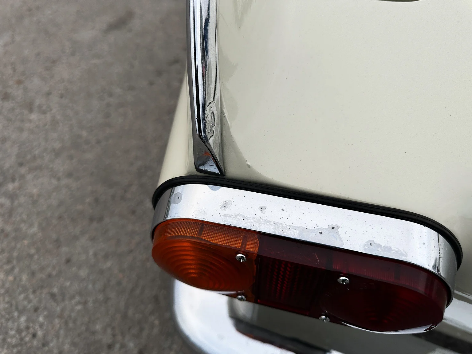 Exterior image of 1964 Volvo P 1800S (93)