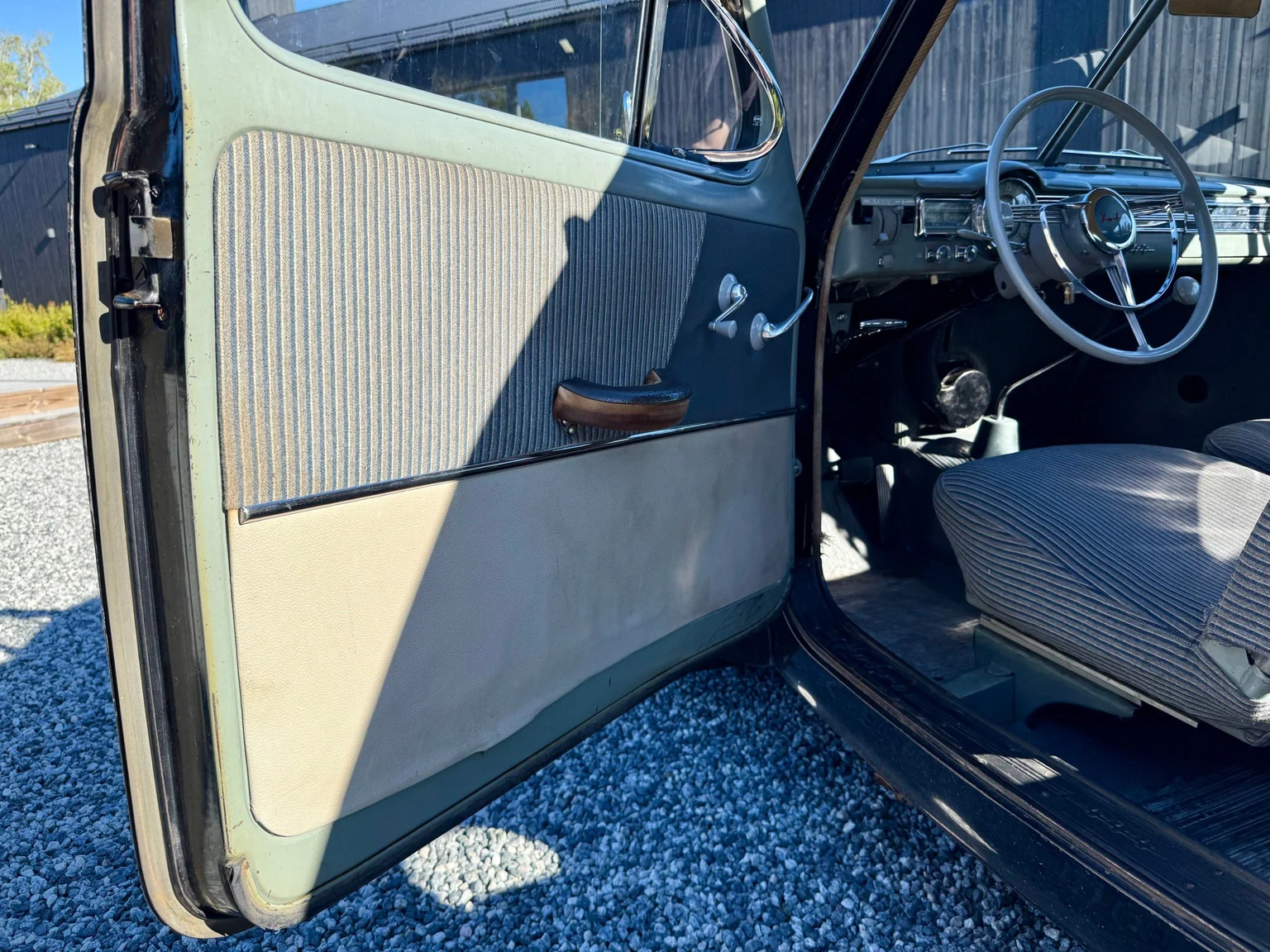 Innenraumfoto von 1953 Volvo PV444E (2)